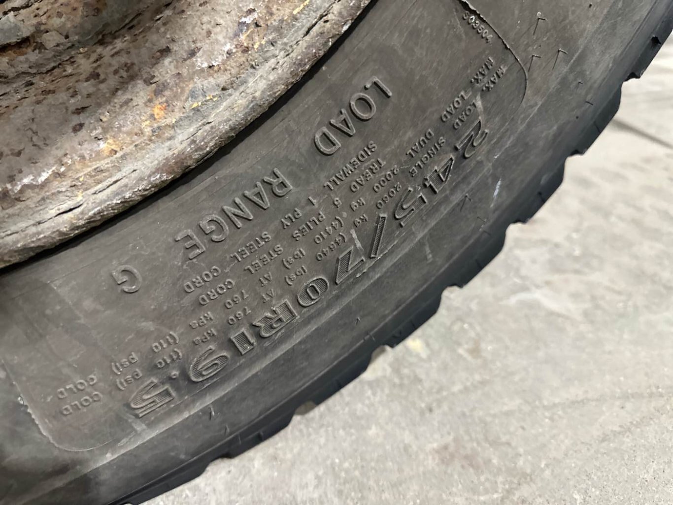 1991 International 4700 (4x2) Sanding Truck #9420 JA