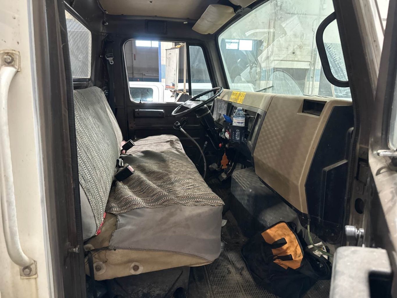 1991 International 4700 (4x2) Sanding Truck #9420 JA