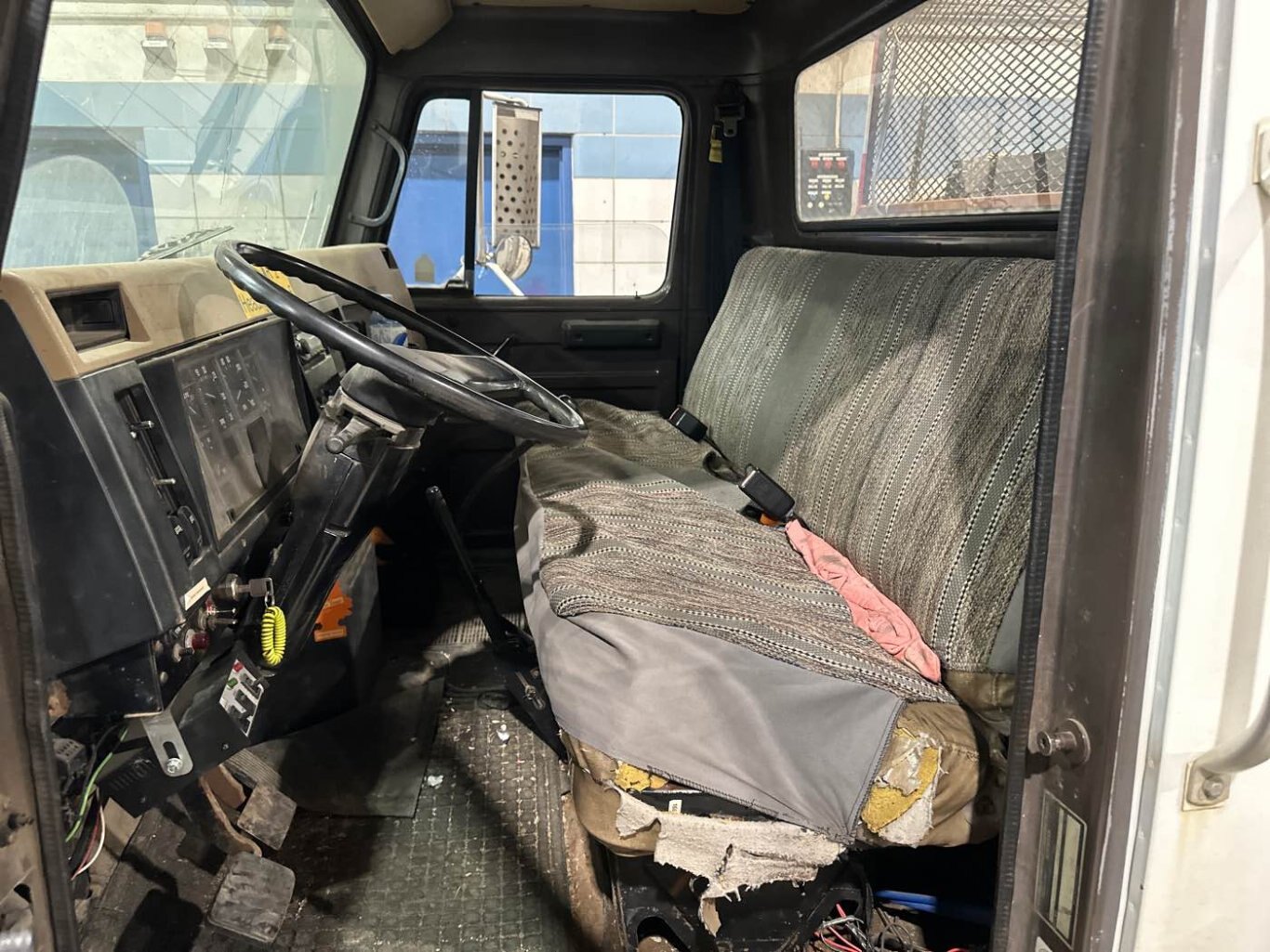 1991 International 4700 (4x2) Sanding Truck #9420 JA