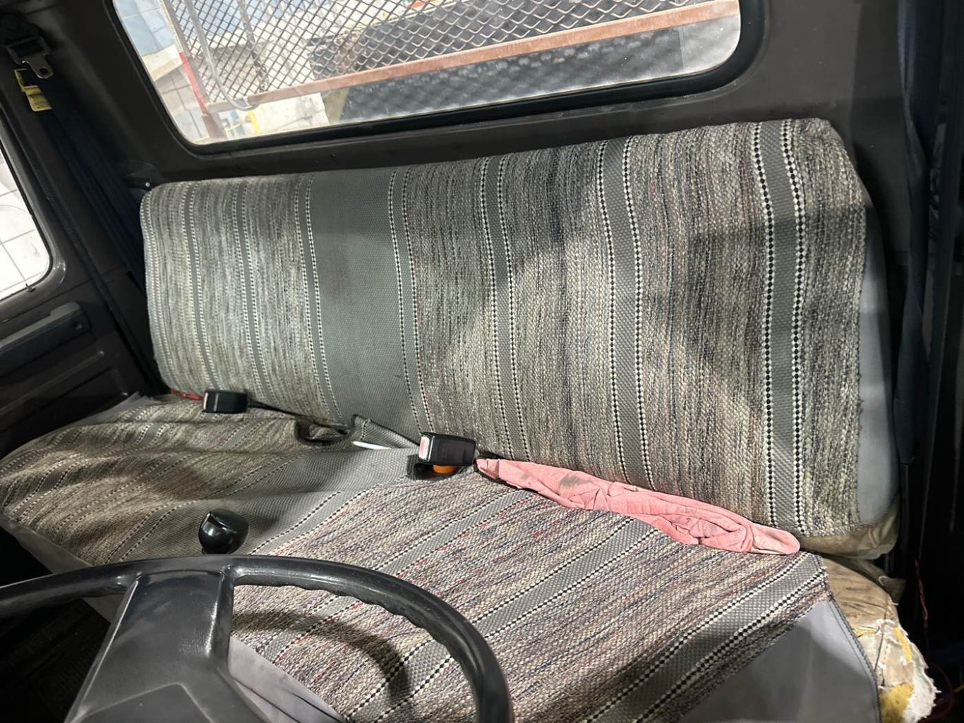 1991 International 4700 (4x2) Sanding Truck #9420 JA