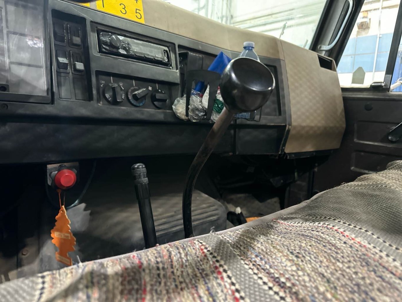 1991 International 4700 (4x2) Sanding Truck #9420 JA