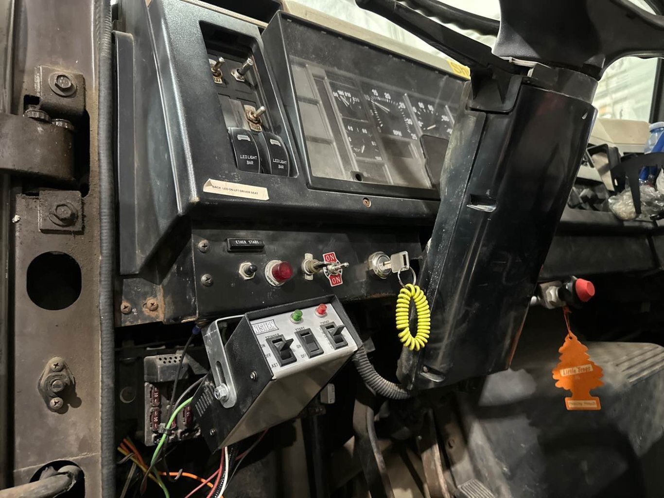 1991 International 4700 (4x2) Sanding Truck #9420 JA