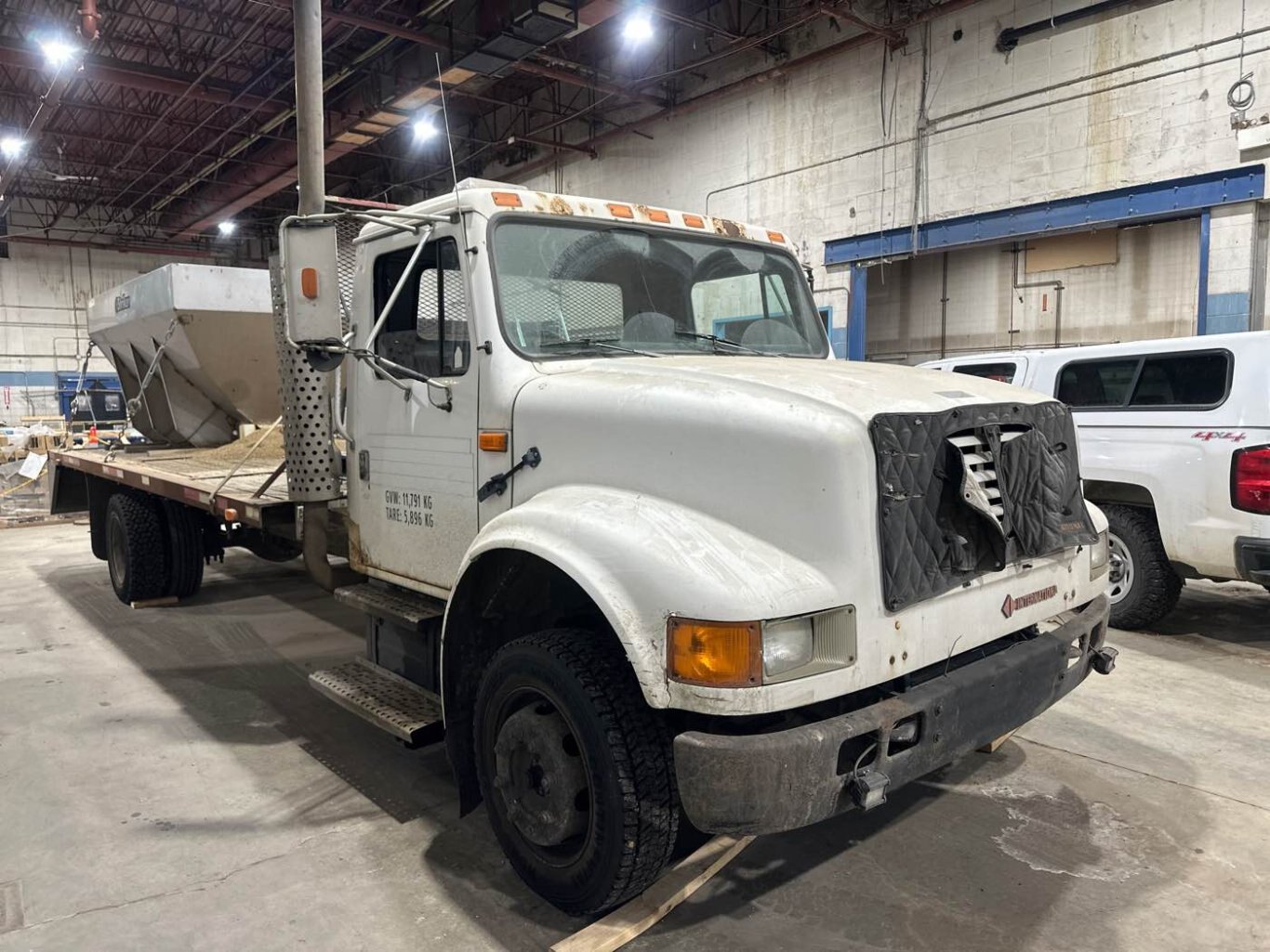 1991 International 4700 (4x2) Sanding Truck #9420 JA