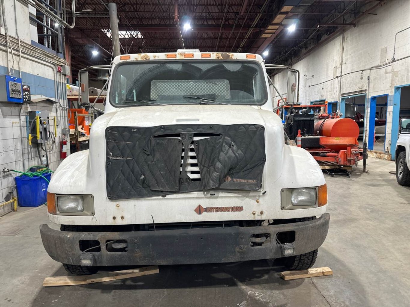 1991 International 4700 (4x2) Sanding Truck #9420 JA