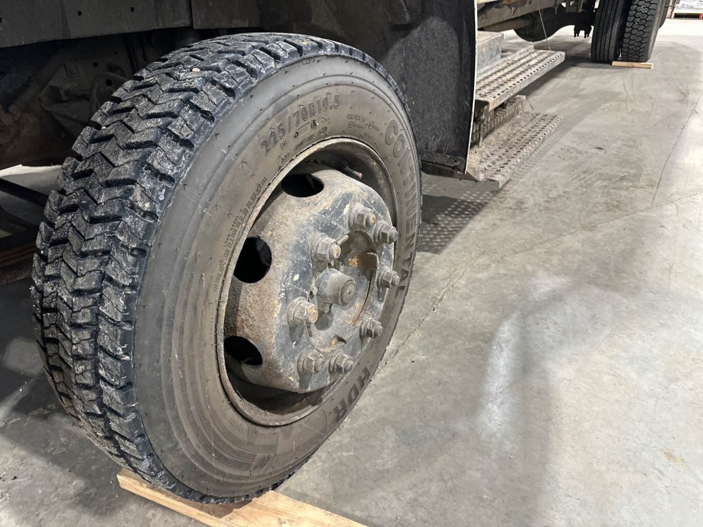 1991 International 4700 (4x2) Sanding Truck #9420 JA