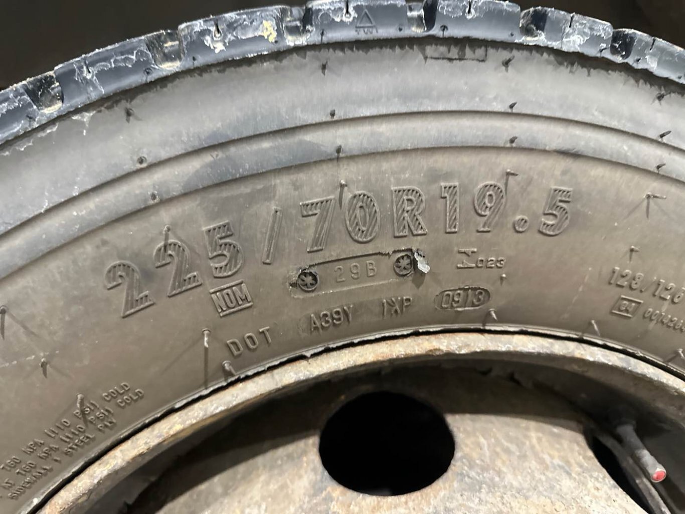 1991 International 4700 (4x2) Sanding Truck #9420 JA