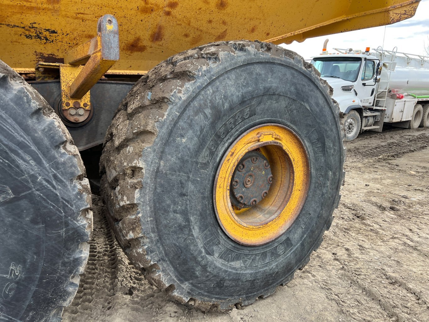 2014 Komatsu HM400 3 Rock Truck / 40 Ton Off Highway Truck #9565 BP