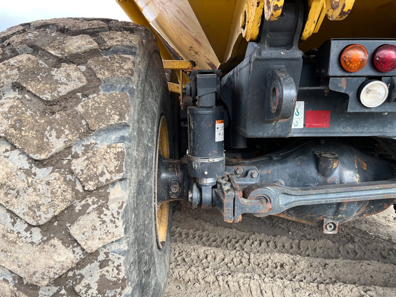 2014 Komatsu HM400 3 Rock Truck / 40 Ton Off Highway Truck #9565 BP