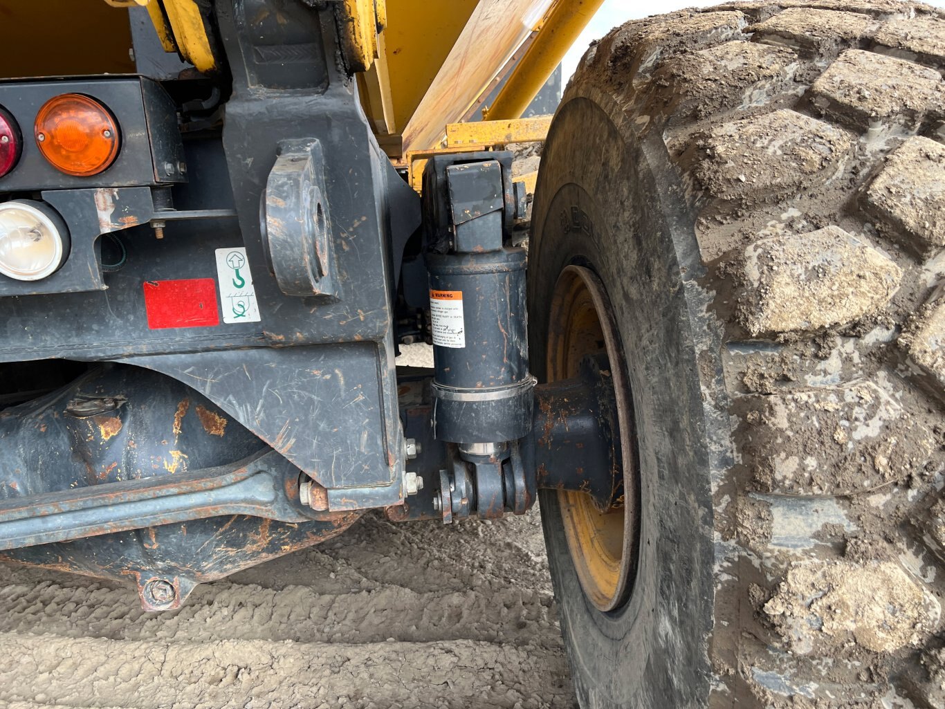 2014 Komatsu HM400 3 Rock Truck / 40 Ton Off Highway Truck #9565 BP