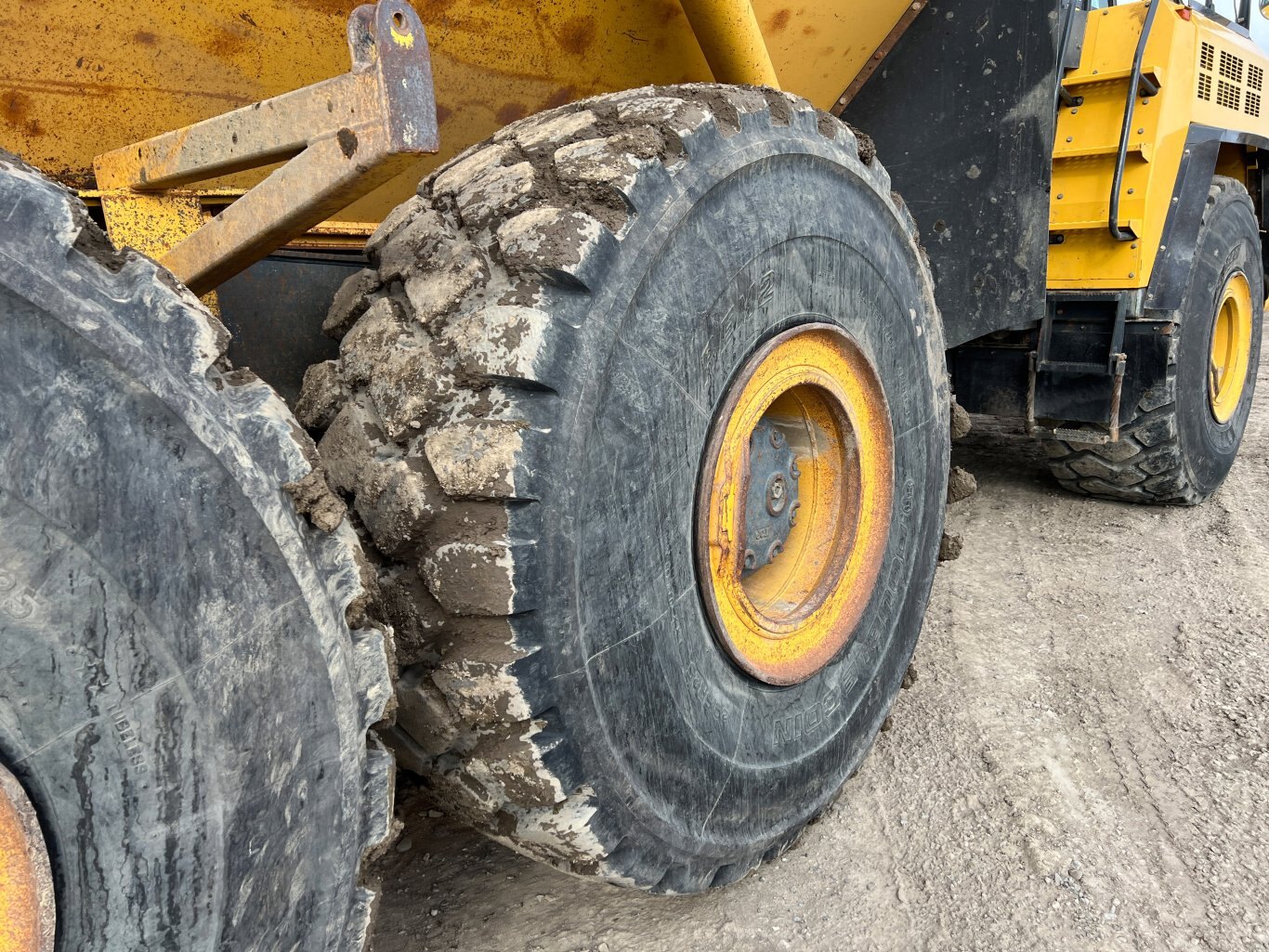 2014 Komatsu HM400 3 Rock Truck / 40 Ton Off Highway Truck #9565 BP