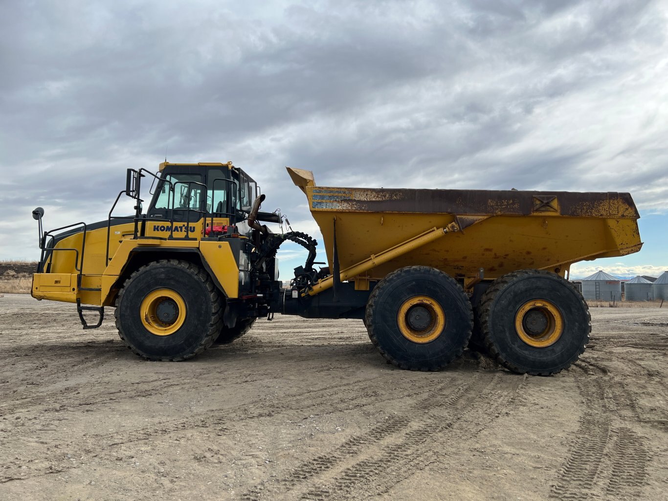 2014 Komatsu HM400 3 Rock Truck / 40 Ton Off Highway Truck #9565 BP