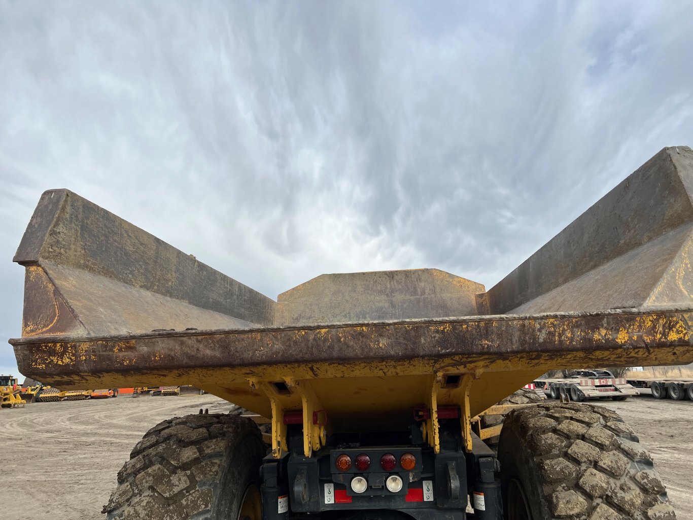 2014 Komatsu HM400 3 Rock Truck / 40 Ton Off Highway Truck #9565 BP