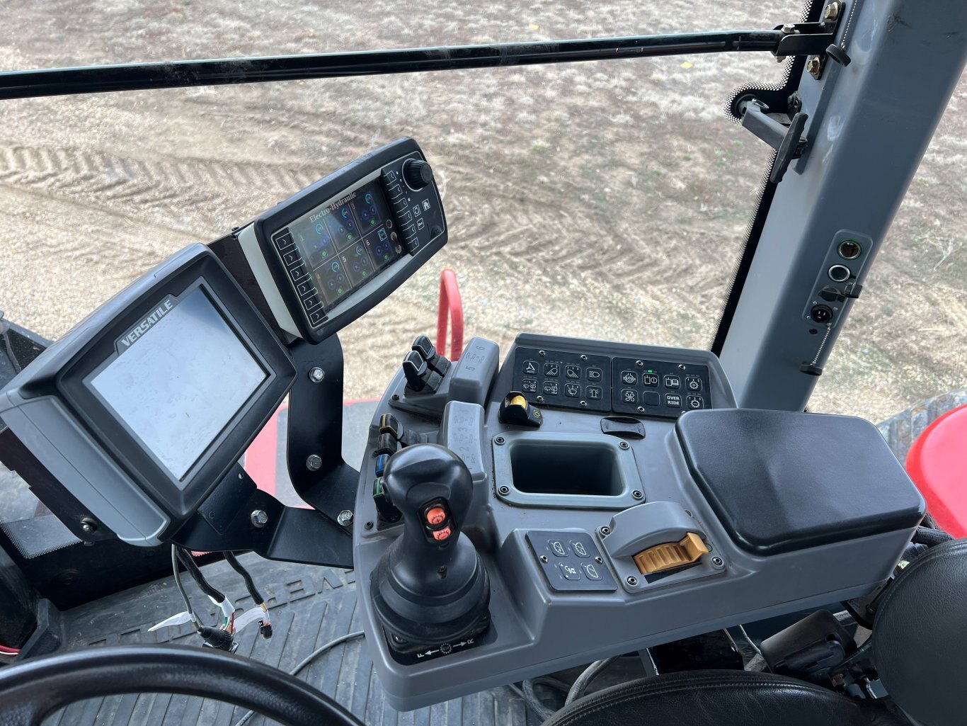 2014 Versatile 550DT Quad Track Tractor with 16 ft. Pitbull 3060AD Blade #9594 BP