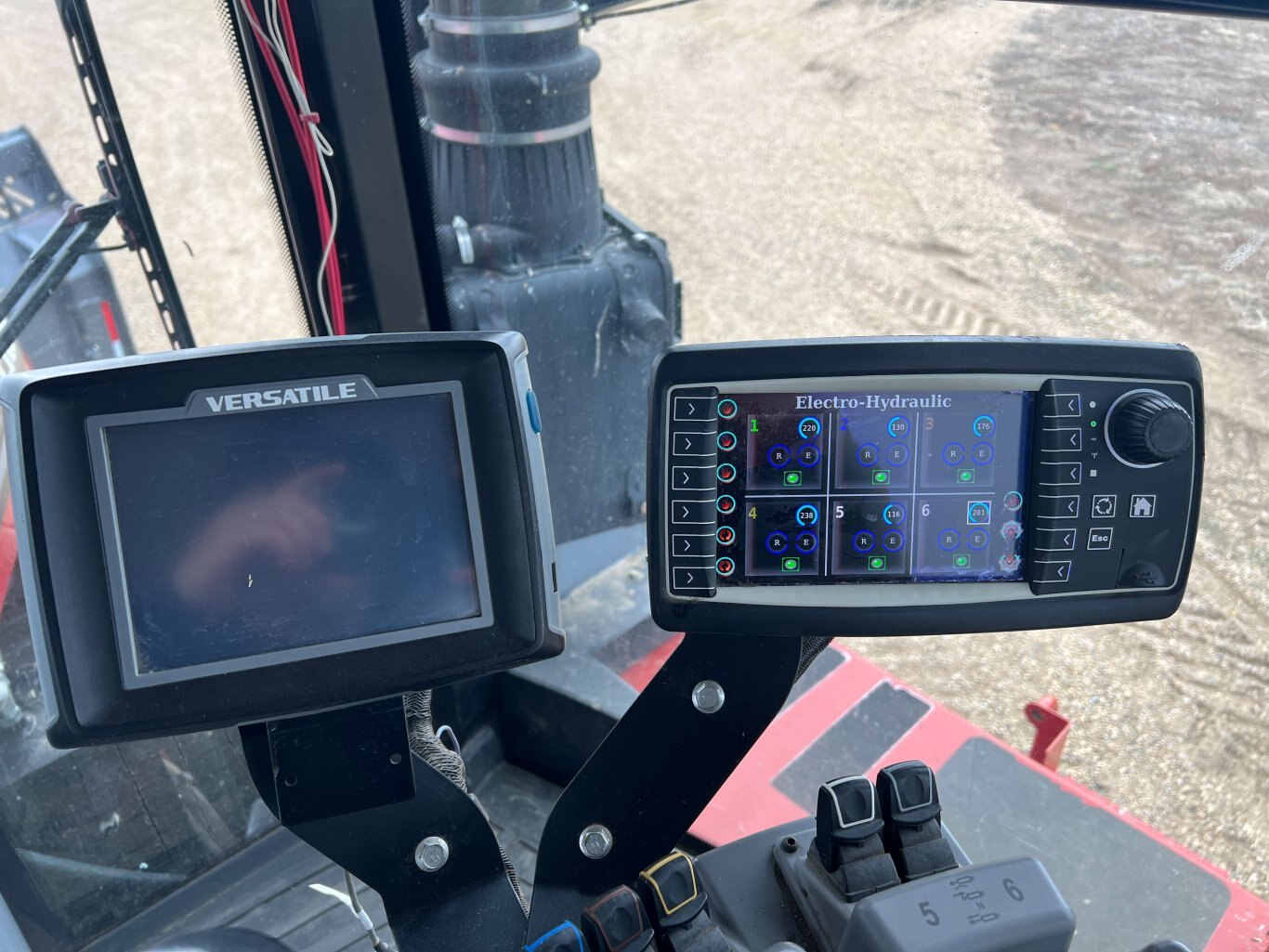 2014 Versatile 550DT Quad Track Tractor with 16 ft. Pitbull 3060AD Blade #9594 BP