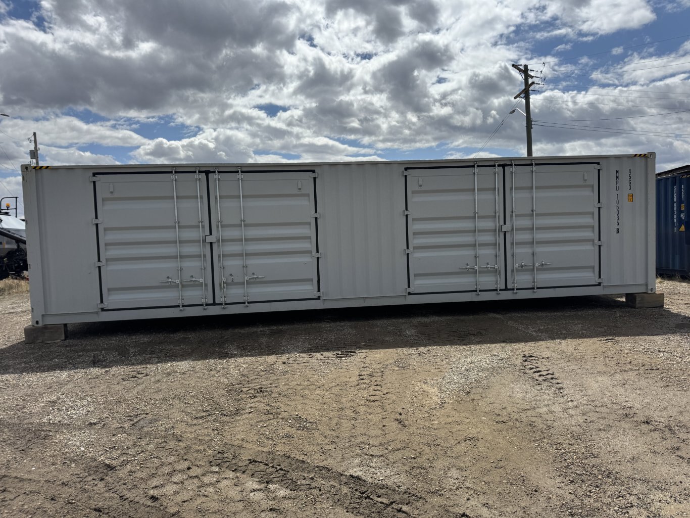 40 ft. seacan 1 front and 2 large side doors 1 trip #10547 JPH