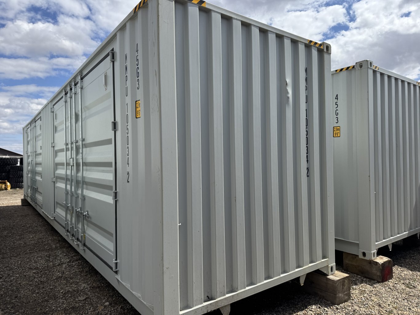 40 ft. seacan 1 front and 2 large side doors 1 trip #10548 JPH