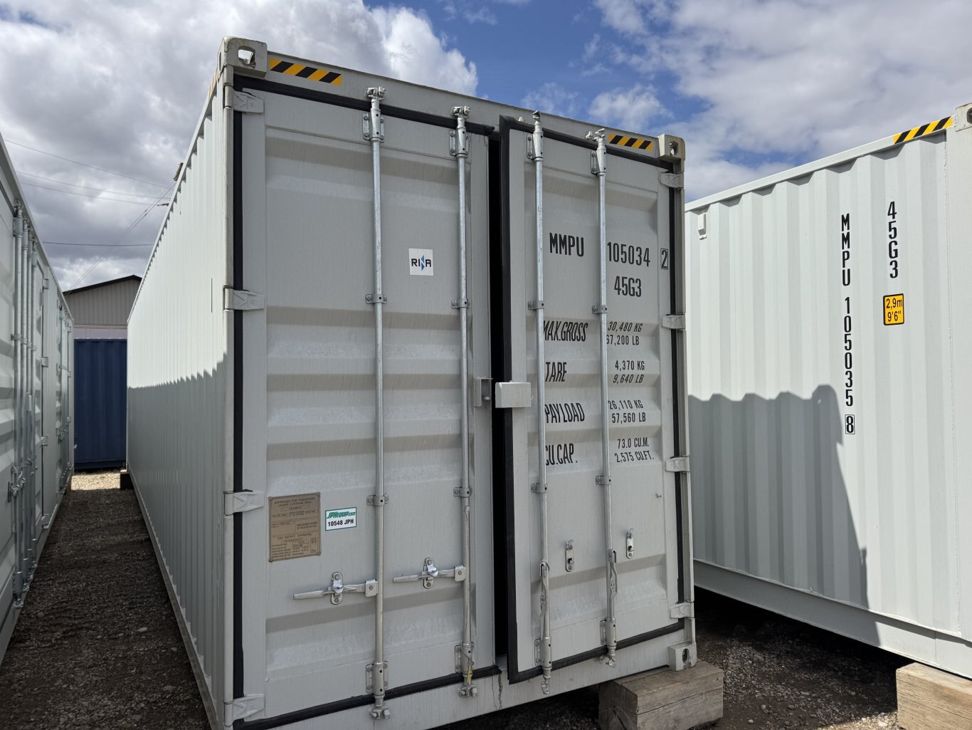 40 ft. seacan 1 front and 2 large side doors 1 trip #10548 JPH