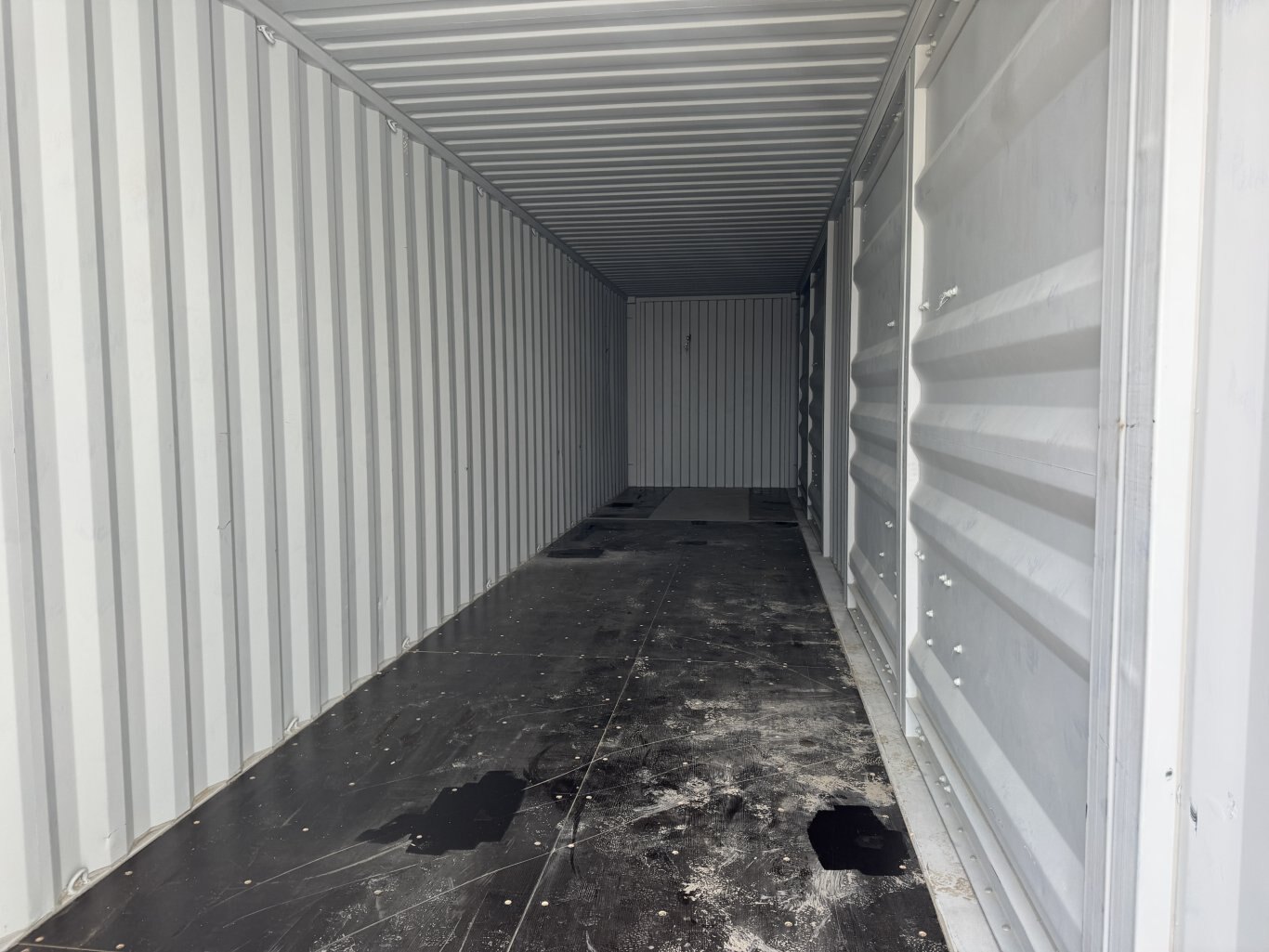 40 ft. seacan 1 front and 2 large side doors 1 trip #10548 JPH