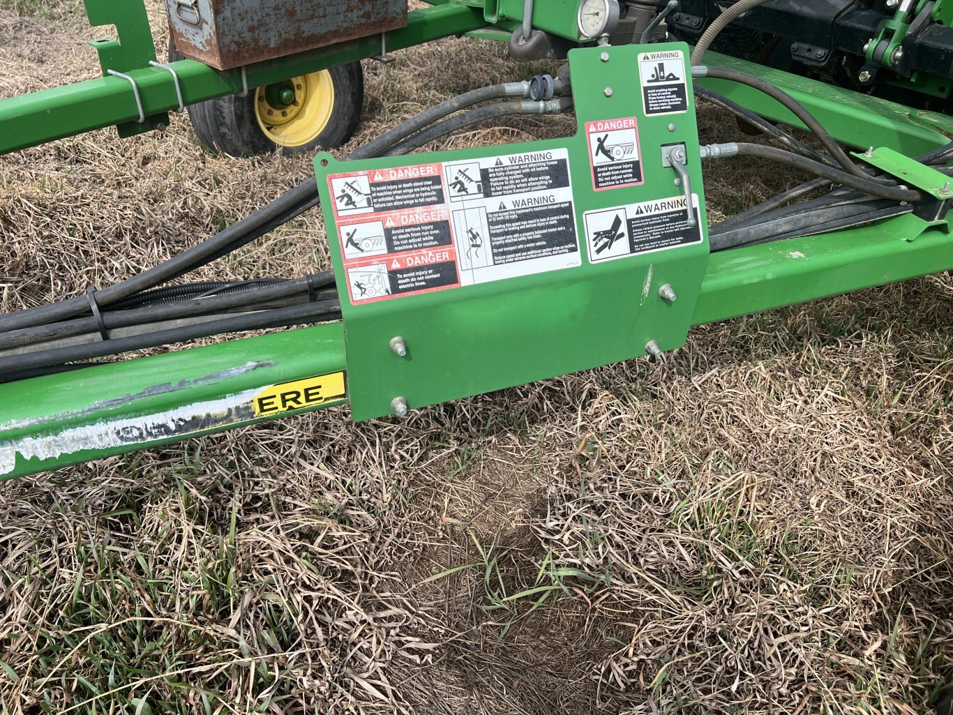 2009 John Deere 1835 Air Seeder 60ft & John Deere 1910 Cart #9764 BP