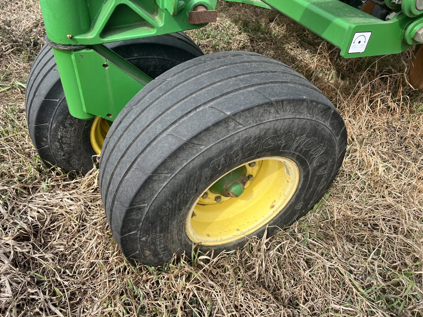 2009 John Deere 1835 Air Seeder 60ft & John Deere 1910 Cart #9764 BP