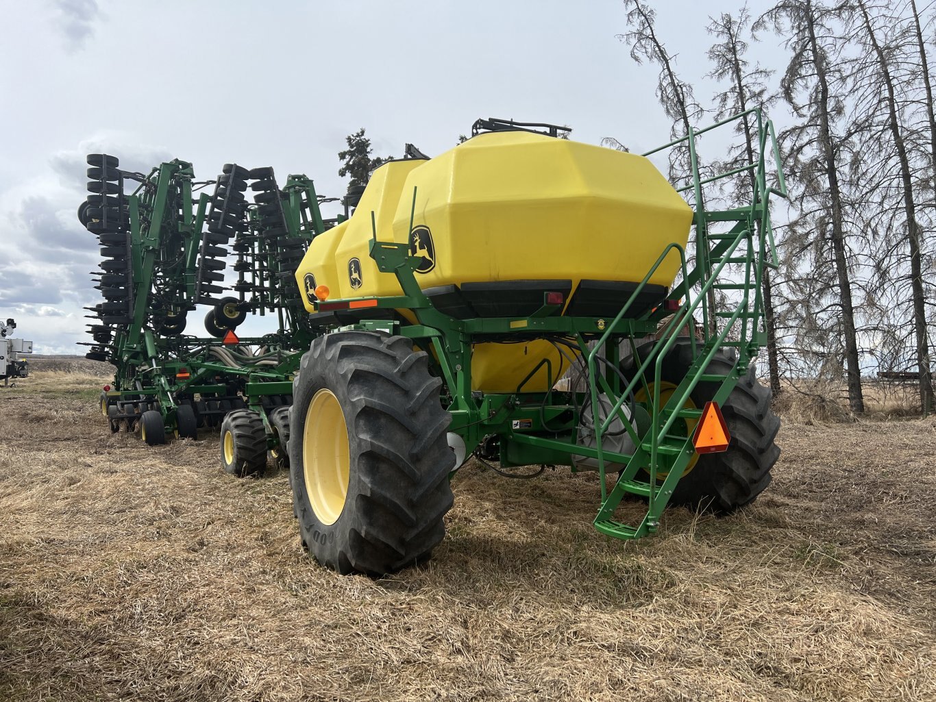 2009 John Deere 1835 Air Seeder 60ft & John Deere 1910 Cart #9764 BP