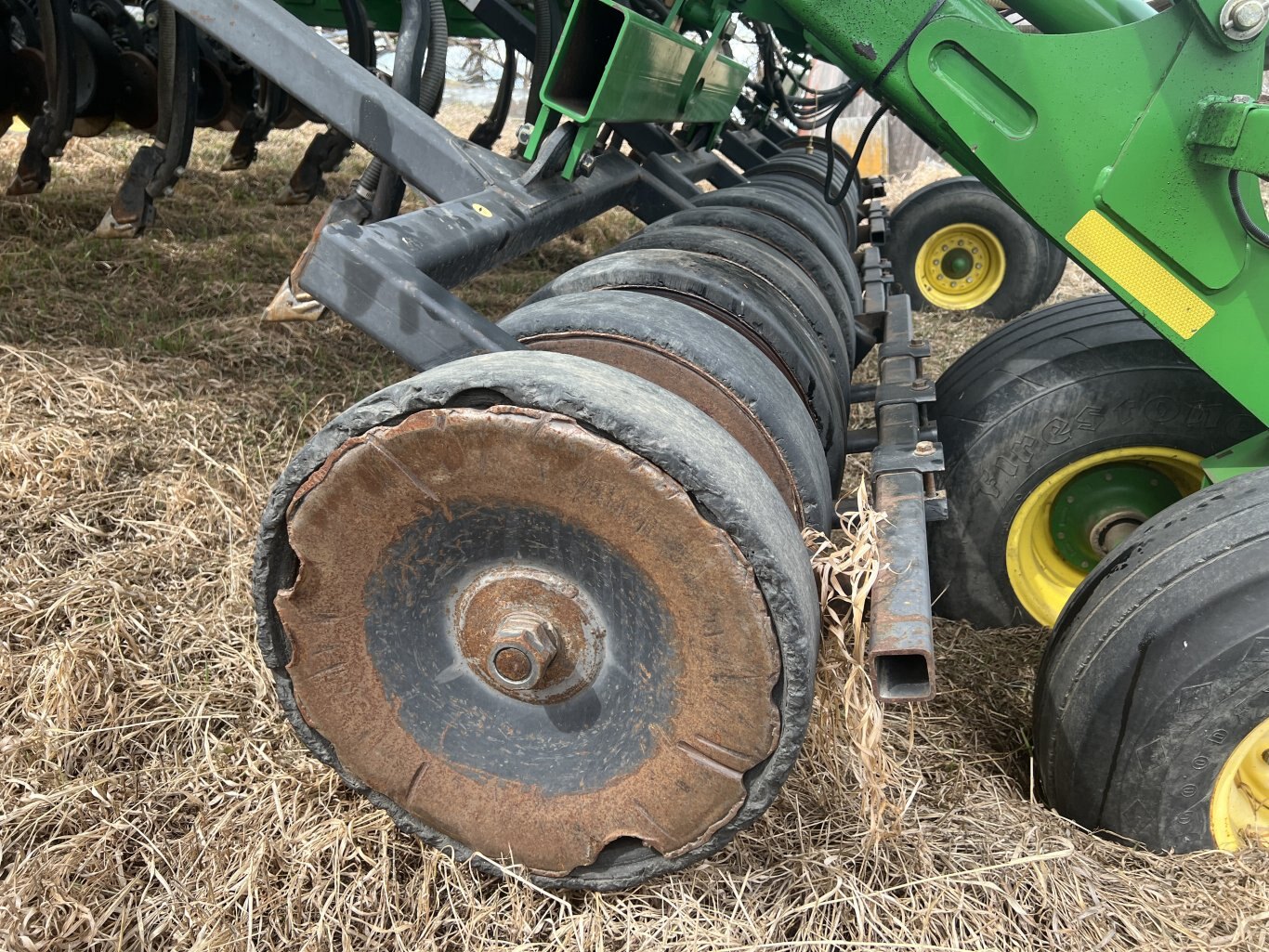 2009 John Deere 1835 Air Seeder 60ft & John Deere 1910 Cart #9764 BP
