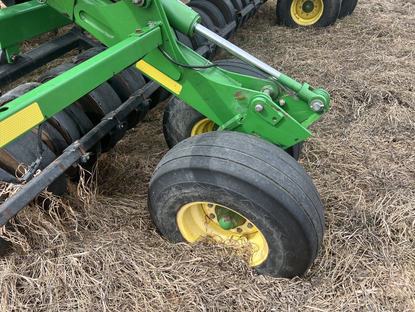 2009 John Deere 1835 Air Seeder 60ft & John Deere 1910 Cart #9764 BP