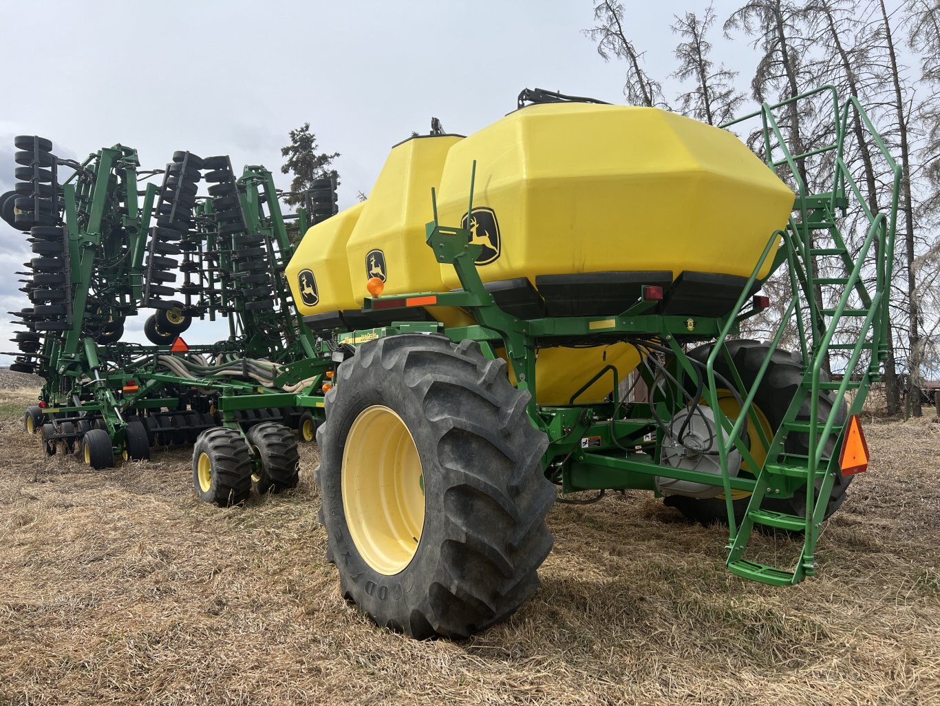 2009 John Deere 1835 Air Seeder 60ft & John Deere 1910 Cart #9764 BP