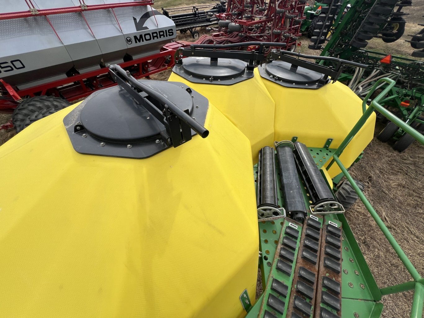 2009 John Deere 1835 Air Seeder 60ft & John Deere 1910 Cart #9764 BP