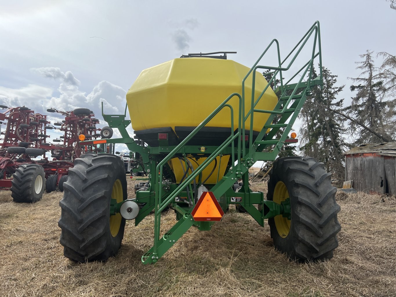 2009 John Deere 1835 Air Seeder 60ft & John Deere 1910 Cart #9764 BP