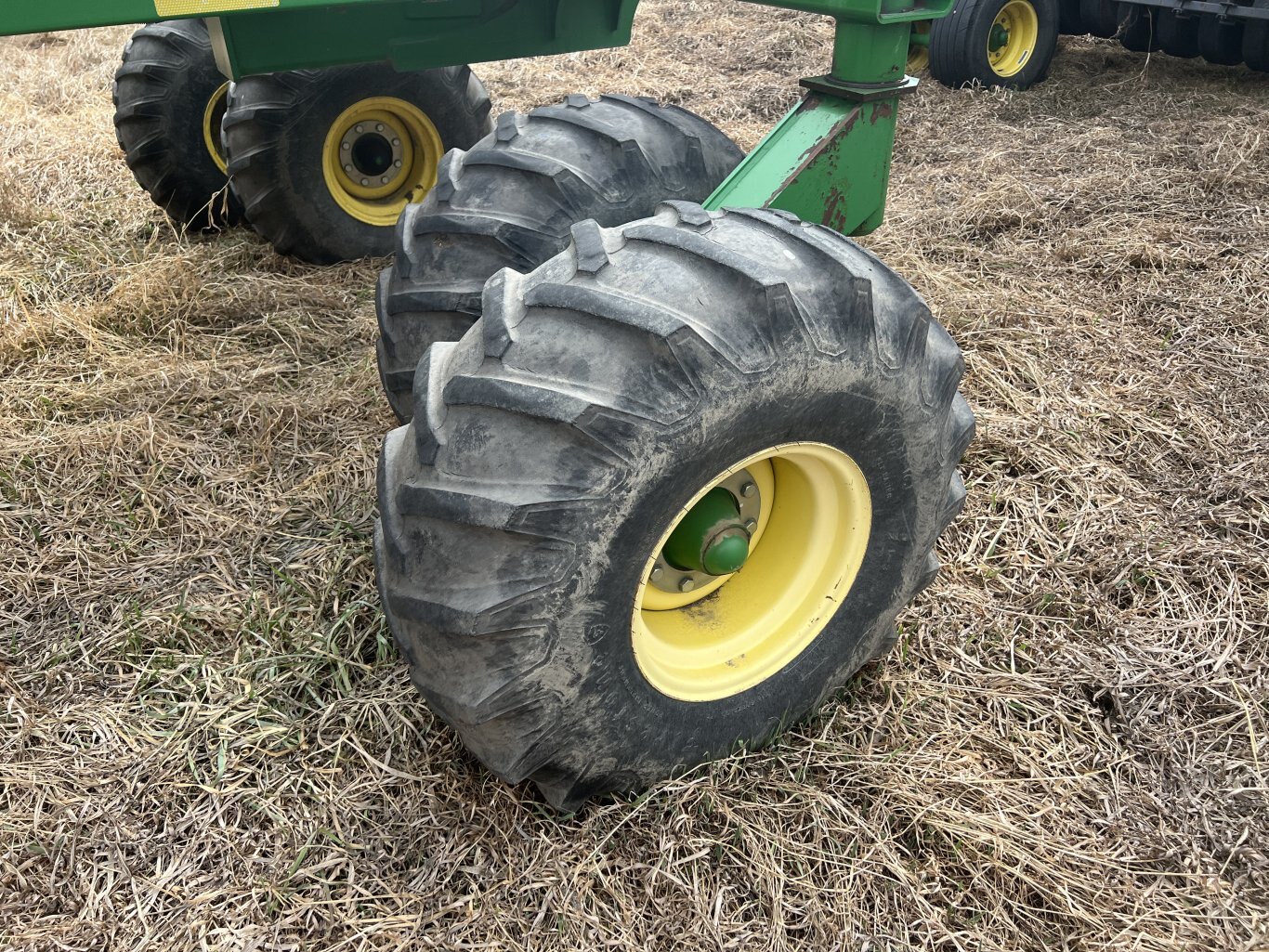 2009 John Deere 1835 Air Seeder 60ft & John Deere 1910 Cart #9764 BP
