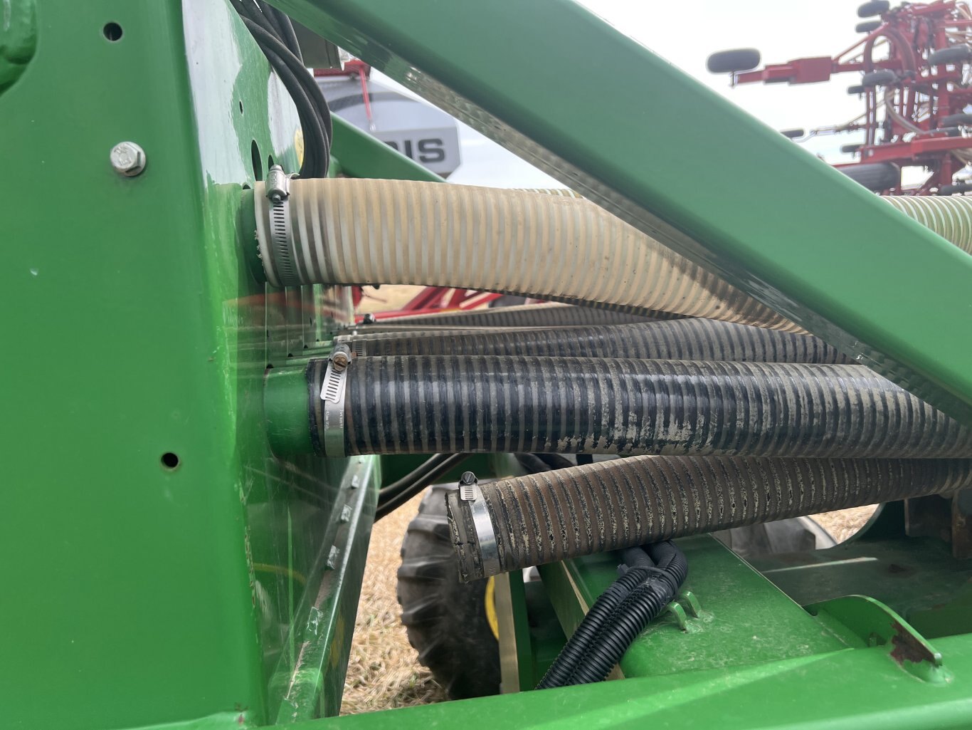 2009 John Deere 1835 Air Seeder 60ft & John Deere 1910 Cart #9764 BP