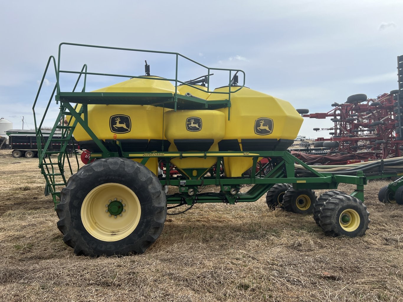 2009 John Deere 1835 Air Seeder 60ft & John Deere 1910 Cart #9764 BP