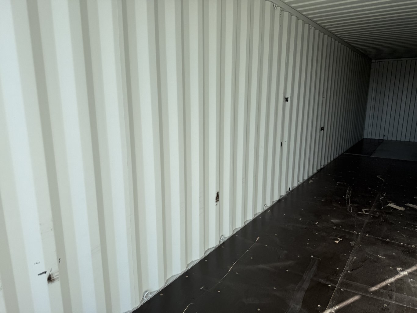 40 foot seacan 1 front and 2 large side doors 1 trip #10550 JPH