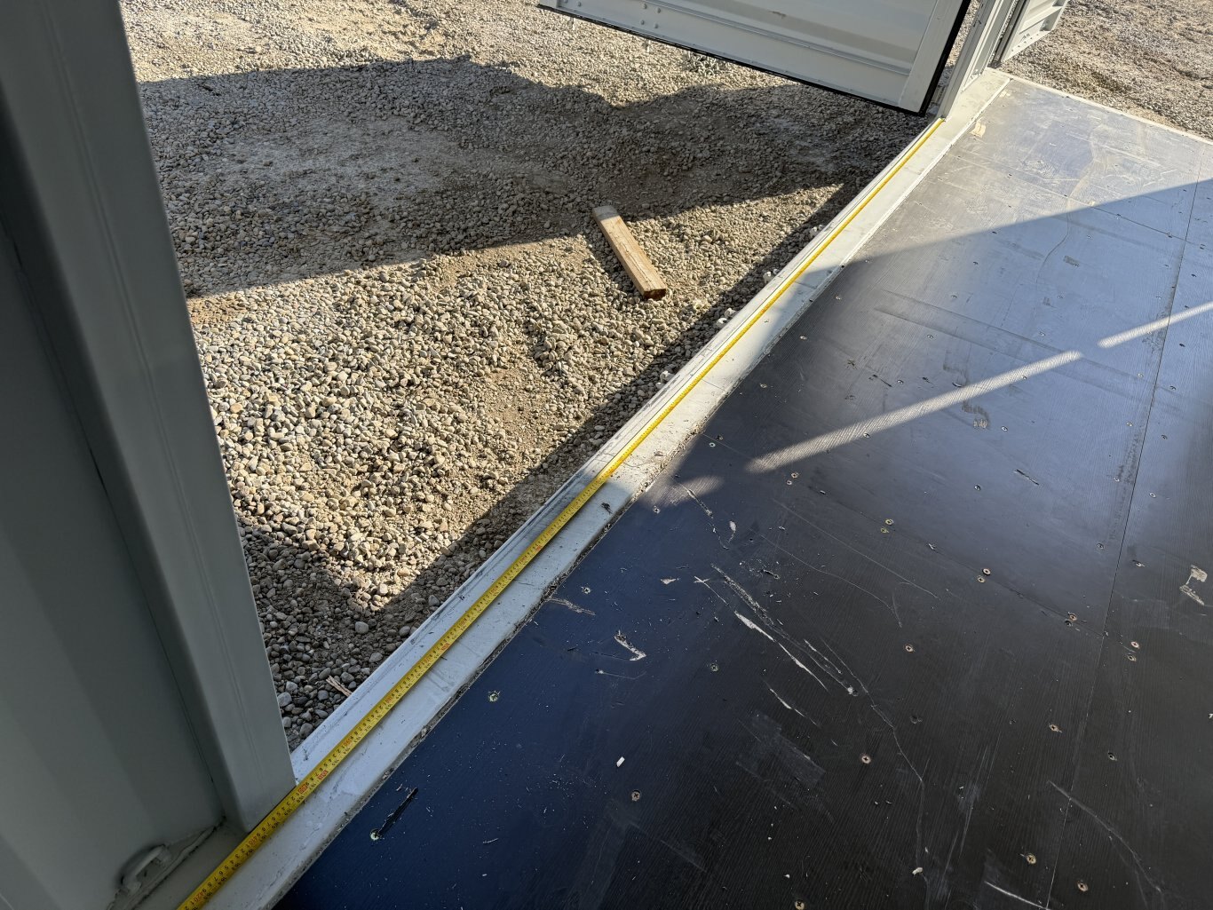 40 foot seacan 1 front and 2 large side doors 1 trip #10550 JPH