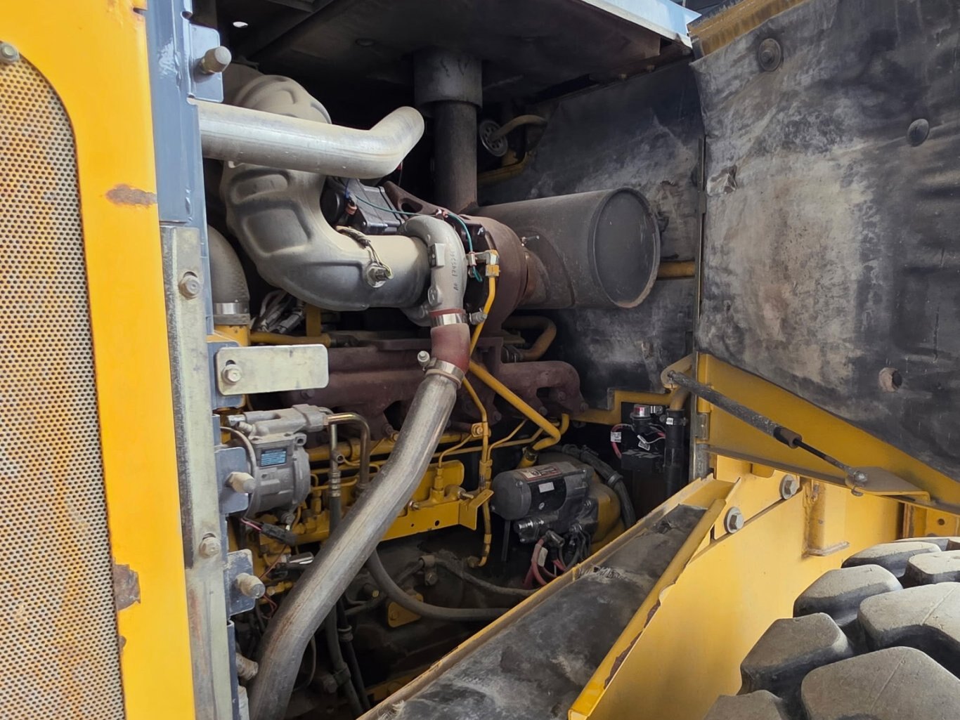 2009 Deere 644K Wheel Loader with New Engine (300 hours), Bucket, and ...