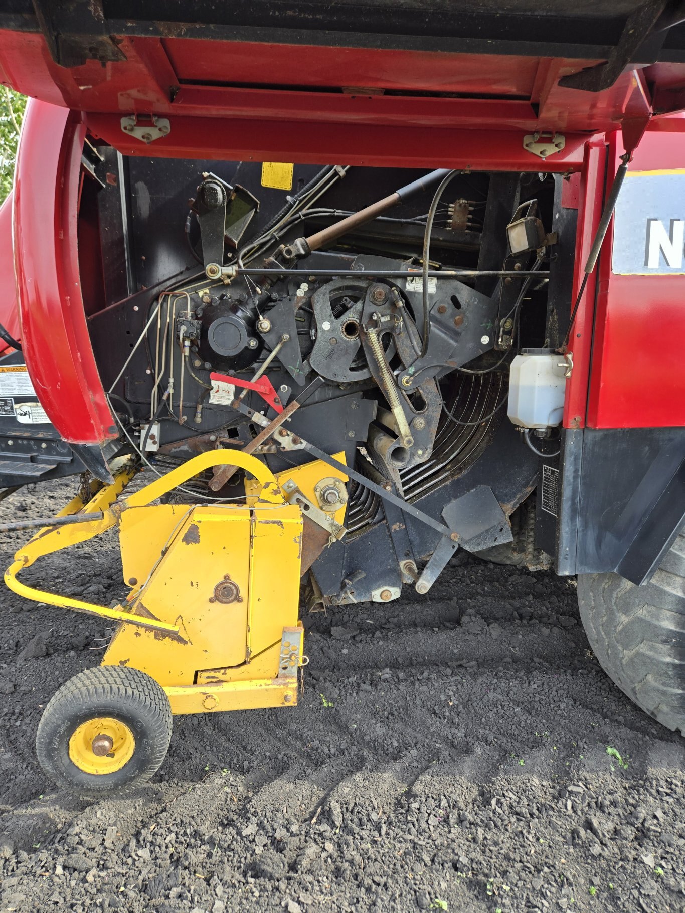 2009 New Holland BB9060 P 3x3 Baler #9835 JP