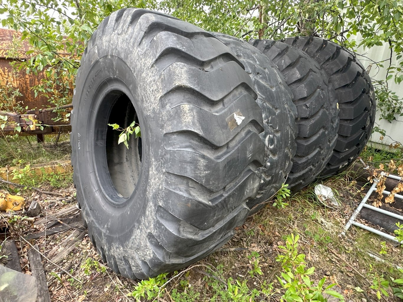 Scraper Tires 2New/2Used #9853 DP