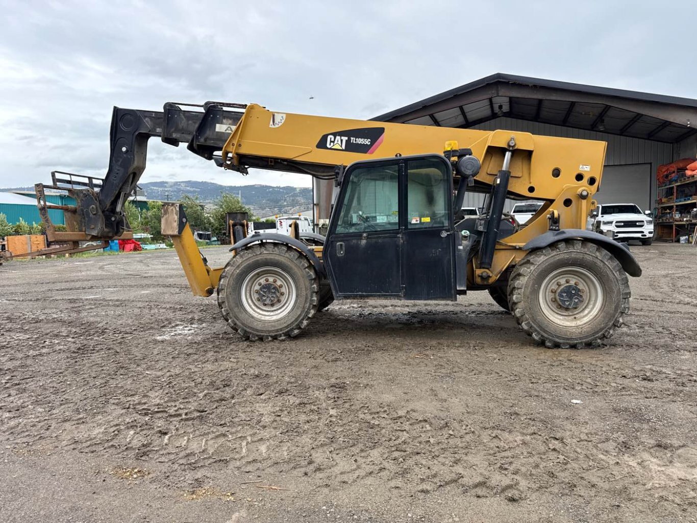 2014 CAT TL1055C Telehandler with Forks and Bucket #9955 JA
