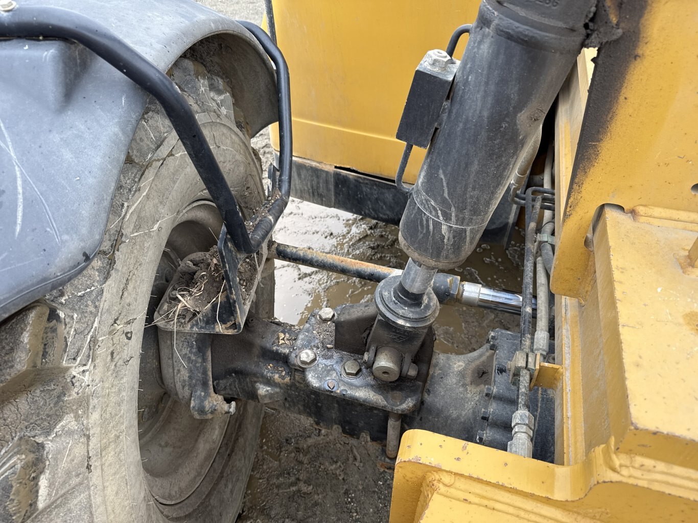 2014 CAT TL1055C Telehandler with Forks and Bucket #9955 JA