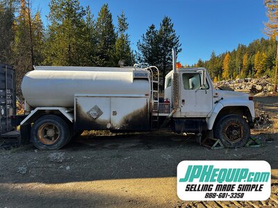 1989 International S1900 Fuel Truck • 1800L #11180 BP
