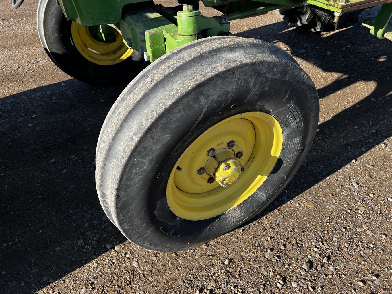 1975 John Deere 2130 Tractor with Loader • John Deere 2130B Tractor 2WD #11252 BP