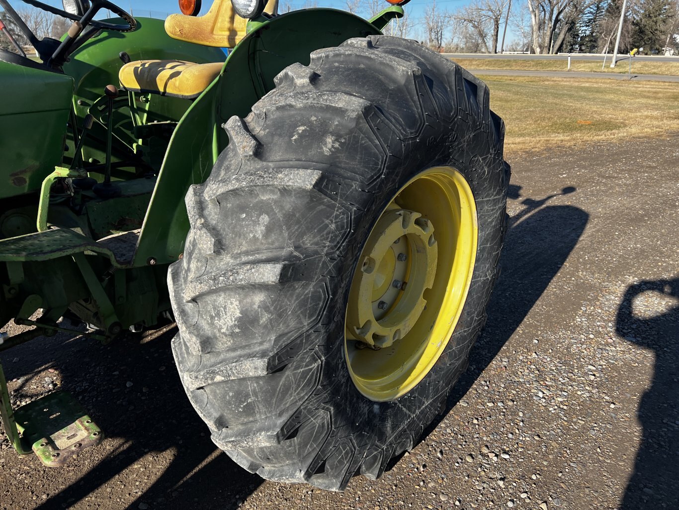 1975 John Deere 2130 Tractor with Loader • John Deere 2130B Tractor 2WD #11252 BP