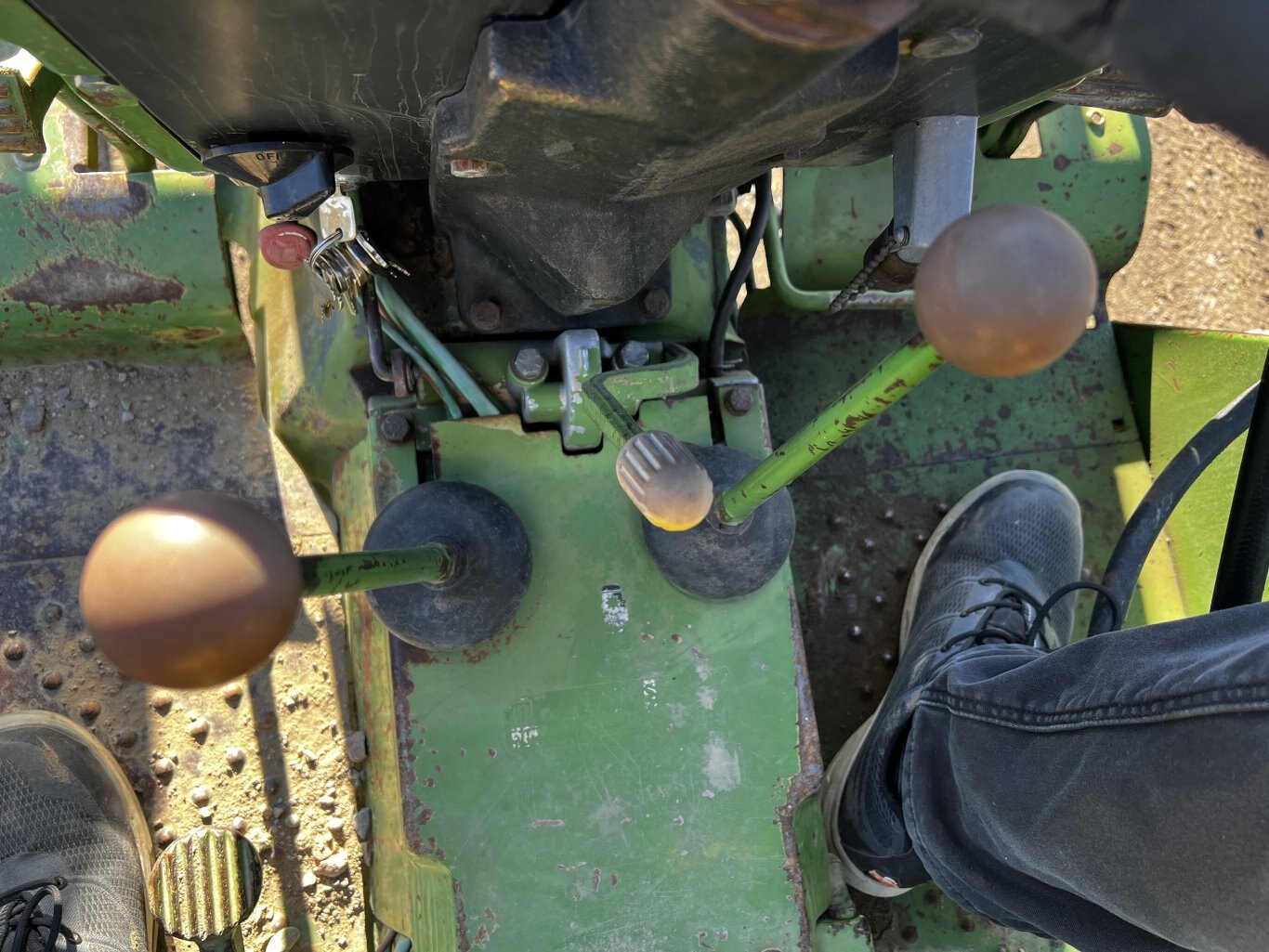 1975 John Deere 2130 Tractor with Loader • John Deere 2130B Tractor 2WD #11252 BP