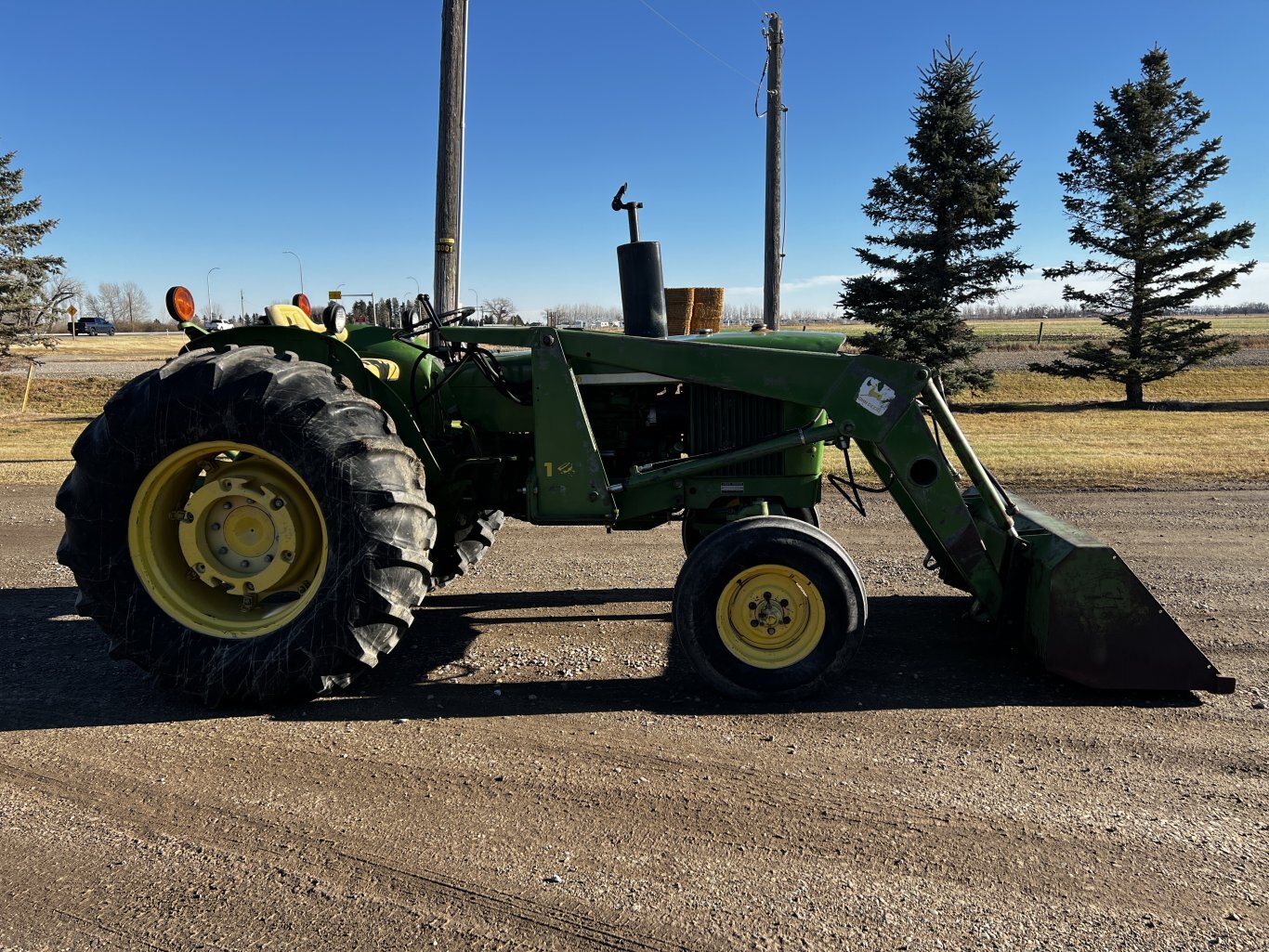 1975 John Deere 2130 Tractor with Loader • John Deere 2130B Tractor 2WD #11252 BP