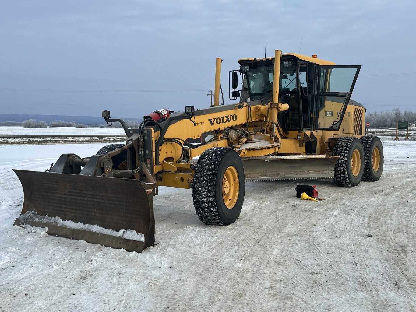2007 Volvo G970 Grader with Front Plow & Snow wing #11275 DP