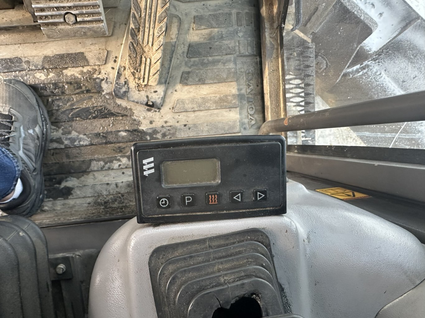 2007 Volvo G970 Grader with Front Plow & Snow wing #11275 DP