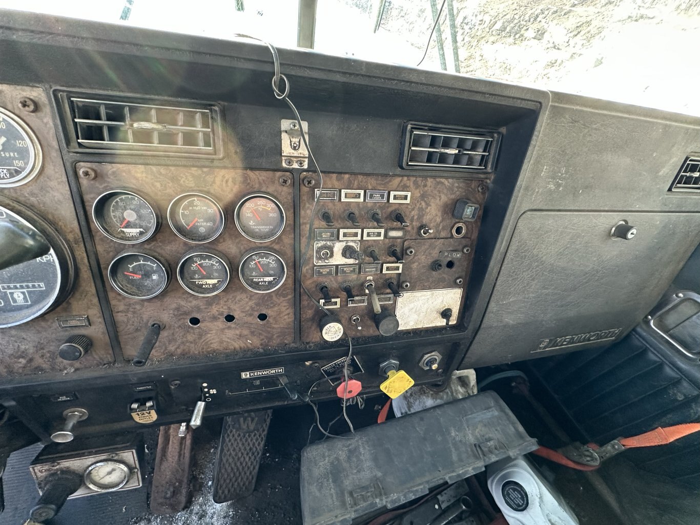 1985 Kenworth W900 Tandem Sanding Truck #11224 DP