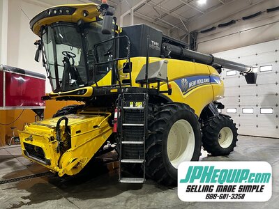 2017 New Holland CR8.90 Combine *** 2 Machines Available *** #11288 BP
