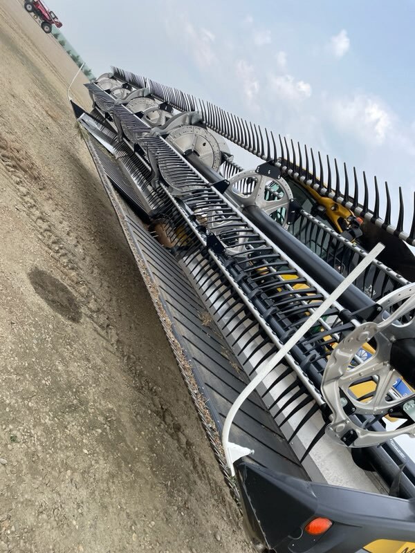 2022 Macdon FD240 FlexDraper Header 40ft *** 2 Headers Available *** • FD2 Draper • 40 ft FlexDraper Header #11289 BP